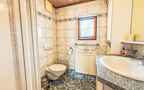 Christoph: Wood, Floor, Flooring, Interior Design, Room, Ceiling, Plumbing Fixture, Bathroom, Plumbing, Sink