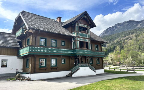 Christoph: Roof, House, Home, Siding, Door, Cottage, Estate, Historic House, Porch, Villa