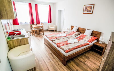 Accommodation:&nbsp;Dueta 102.2
