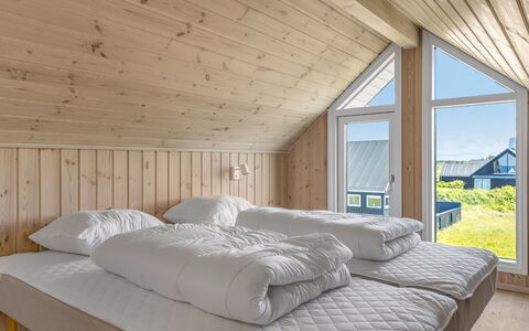 Tilje - 80M from the Sea: Wood, Bedroom, Home, Bedding, Bed, Linens, Hardwood, Bed Frame, Plank, Bed Sheet