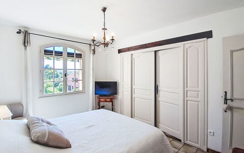 La Coustelline: Bed, Interior Design, Bedroom, Furniture, Wood, Flooring, Ceiling, Floor, Bedding, Bed Sheet