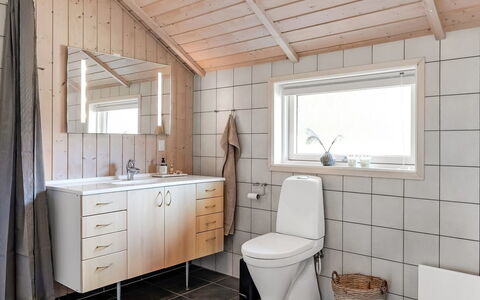 Truels - 30Km from the Sea: Flooring, Plumbing Fixture, Floor, Sink, Wood, Interior Design, Bathroom, Tap, Bathroom Sink, Ceiling