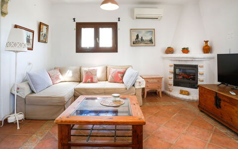 Celia Luise: Furniture, Interior Design, Couch, Flooring, Wood, Living Room, Floor, Ceiling, Room, Table