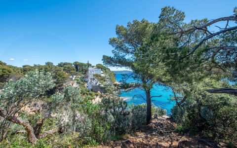 Les Mas du Levant: Residential Area, Neighbourhood, Town, House, Home, Land Lot, Human Settlement, Suburb, Urban Design, Lawn