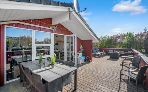 Seba - 1Km to the Fjord: Residential Area, Home, Roof, Apartment, Estate, Porch, Balcony, Shade, Yard, Chair