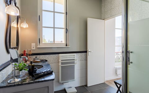 Les Jardins de Cabourg: Interior Design, Plumbing Fixture, Flooring, Bathroom, Floor, Tap, Lighting, Plumbing, Home, Door