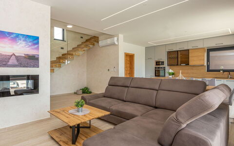 Lejla: Interior Design, Flooring, Furniture, Floor, Wood, Couch, Wood Flooring, Ceiling, Living Room, Room