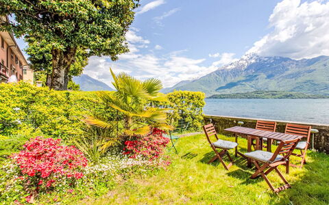 La Sostra: Residential Area, Home, Estate, Balcony, Fence, Villa