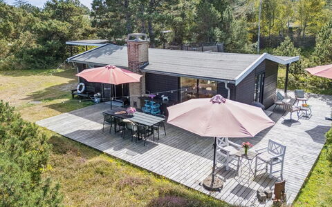 Kaj - 75M from the Sea: Vegetation, Shrub, Spring, Cottage, Garden, Shade, Backyard, Yard, Chair