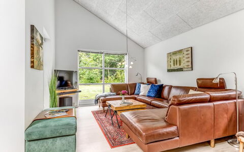 Varpu - 1.5Km from the Sea: Estate, Shade, Driveway, Farmhouse