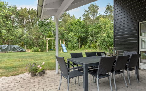 Varpu - 1.5Km from the Sea: Estate, Shade, Driveway, Farmhouse