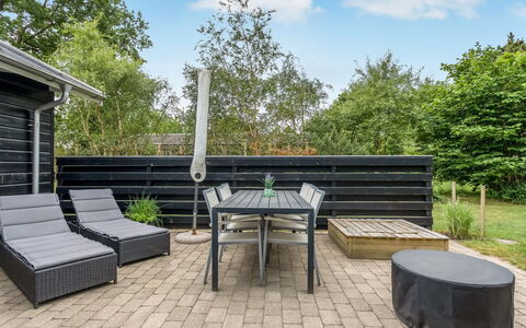 Varpu - 1.5Km from the Sea: Estate, Shade, Driveway, Farmhouse
