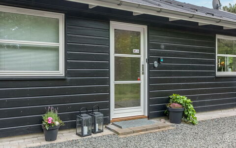 Varpu - 1.5Km from the Sea: Estate, Shade, Driveway, Farmhouse