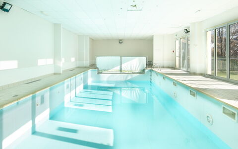 Les Fermes de Saint Sorlin: Flooring, Floor, Ceiling, Swimming Pool, Interior Design, Resort, Design, Tile, Hotel, Leisure Centre