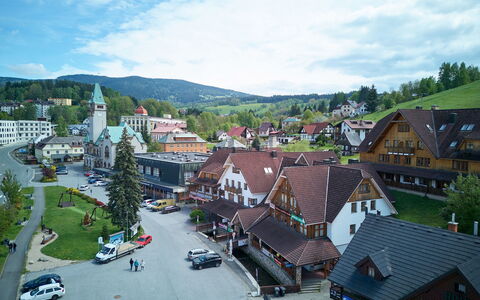 Rosie-Dolní Náměstí: Building, House, Residential Area, Town, Architecture, Home, Roof, Cloud, Human Settlement, Suburb