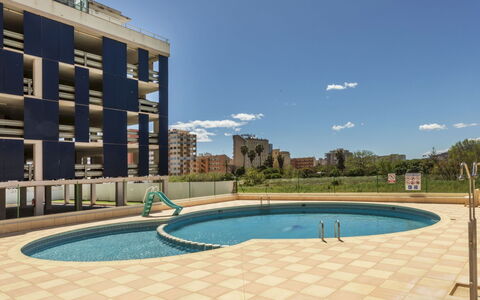 Aroca: Apartment, Composite Material, Condominium, Shade, Swimming Pool, Balcony, Hotel