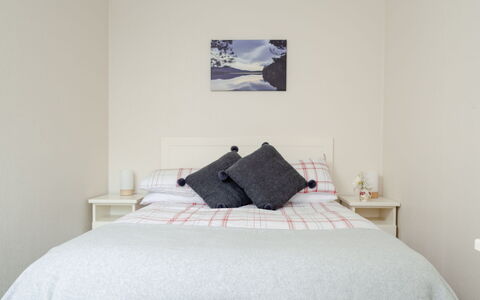 Lodge 4: Bed, Furniture, Bedding, Bedroom, Interior Design, Bed Sheet, Wood, Linens, Room, Floor