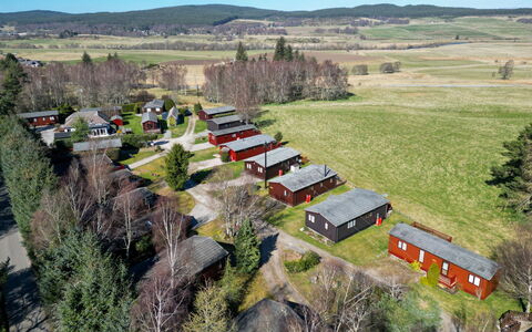 Lodge 4: Grass, House, Residential Area, Landscape, Roof, Plain, Home, Rural Area, Land Lot, Cottage