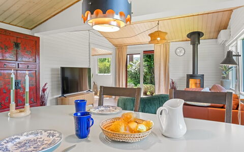Oona - 700M from the Sea: Estate, Shade, Driveway, Farmhouse
