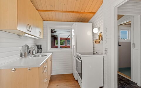 Oona - 700M from the Sea: Estate, Shade, Driveway, Farmhouse