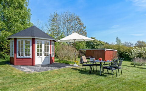 Oona - 700M from the Sea: Estate, Shade, Driveway, Farmhouse