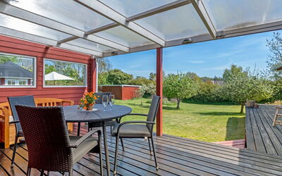 Oona - 700M from the Sea