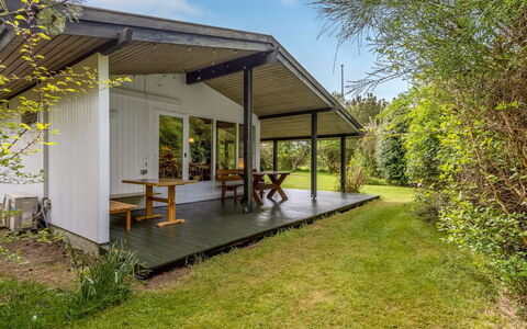 Rikkart - 400M from the Sea: Estate, Shade, Driveway, Farmhouse