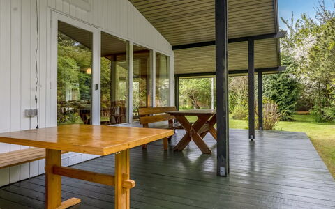 Rikkart - 400M from the Sea: Estate, Shade, Driveway, Farmhouse