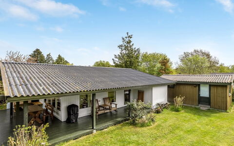 Rikkart - 400M from the Sea: Estate, Shade, Driveway, Farmhouse