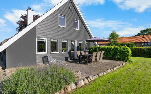 Begitte - 200M from the Sea: Blue, Shrub, Cottage, Groundcover, Garden, Estate, Shade, Landscaping, Farmhouse, Eco Hotel