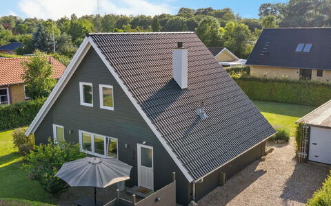Begitte - 200M from the Sea: Blue, Shrub, Cottage, Groundcover, Garden, Estate, Shade, Landscaping, Farmhouse, Eco Hotel