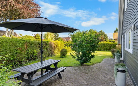Begitte - 200M from the Sea: Blue, Shrub, Cottage, Groundcover, Garden, Estate, Shade, Landscaping, Farmhouse, Eco Hotel