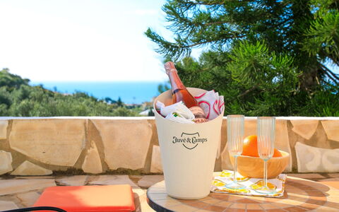 Villa Esperanza: Food, Serveware, Fruit, Produce, Umbrella, Outdoor Furniture, Breakfast