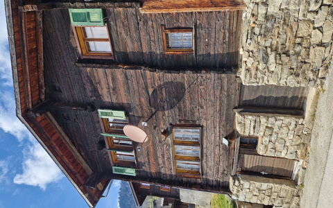 Dorfstrasse 97 2. Og Süd: Wall, Wood, Door, Cottage, Brick, Siding, Brickwork, Stone Wall, Sash Window
