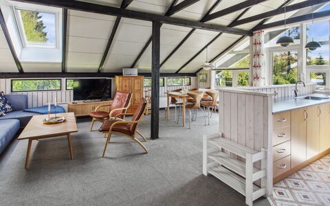 Winter - 31Km from the Sea: Home, Cottage, Porch, Hardwood, Siding, Deck, Shade, Plank, Estate, Garden Buildings