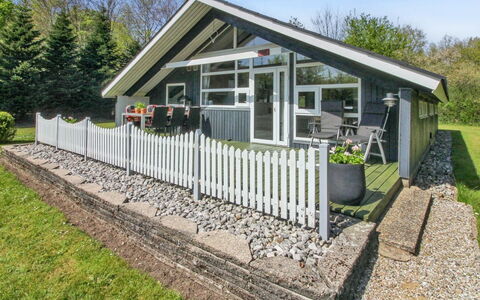 Winter - 31Km from the Sea: Grass, Grassland, Land Lot, Cottage, Rural Area, Meadow, Garden Buildings, Garden, Shed