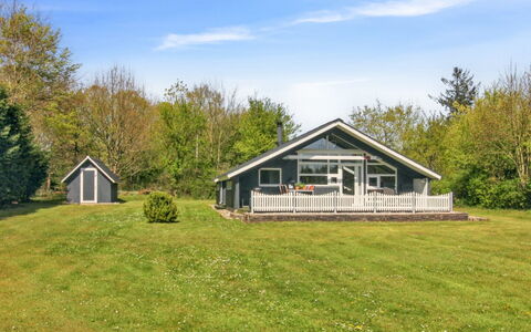Winter - 31Km from the Sea: Grass, Grassland, Land Lot, Cottage, Rural Area, Meadow, Garden Buildings, Garden, Shed