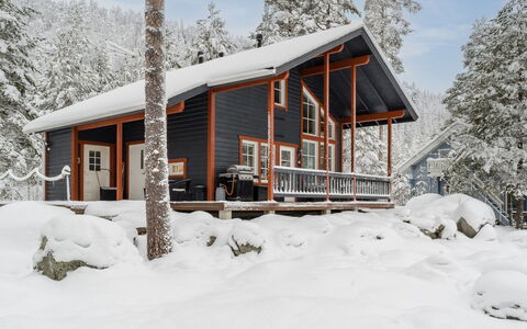 Blue Lake Villa: Bed, Furniture, Bedroom, Interior Design, Bedding, Bed Sheet, Flooring, Wood, Floor, Room