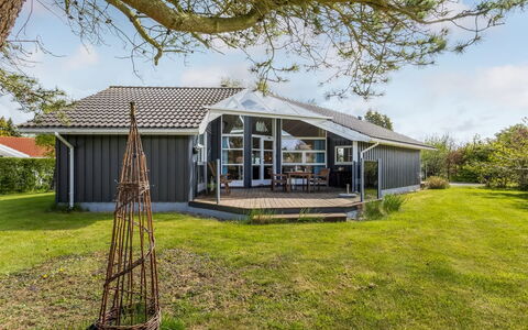 Winona - 250M from the Sea: Vegetation, Shrub, Spring, Cottage, Garden, Shade, Backyard, Yard, Chair