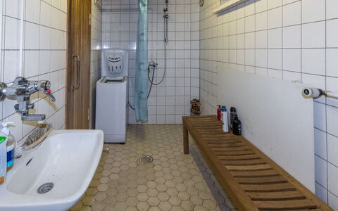 Kelloselkä B: Flooring, Plumbing Fixture, Floor, Bathroom, Plumbing, Interior Design, Tap, Bathroom Sink, Composite Material, Sink