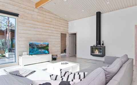 Villa Dalton: Wood, Porch, Furniture, Hardwood, Deck, Wood Flooring, Wood Stain, Plank, Outdoor Furniture, Mountain Range