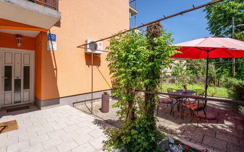 San Marco: Apartment, Chair, Flowerpot, Houseplant, Shade, Yard, Outdoor Furniture, Balcony, Courtyard
