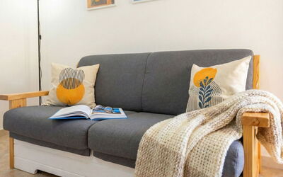 Gemma 671.2: Furniture, Couch, Wood, Flooring, Interior Design, Living Room, Cushion, Floor, Comfort