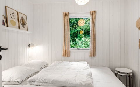 Gitten - from the Sea: Bedroom, Bed, Interior Design, Wood, Ceiling, Bedding, Furniture, Bed Sheet, Floor, Flooring