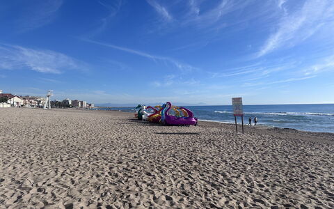 Viñamar: Sky, Beach, Blue, Body Of Water, Natural Environment, Horizon, Coast, Sea, Coastal And Oceanic Landforms, Shore