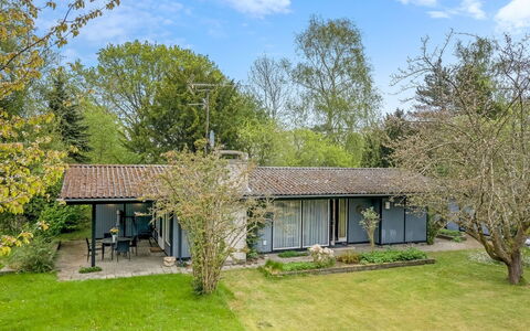 Aatos - 150M from the Sea: Estate, Shade, Driveway, Farmhouse