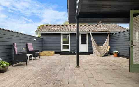 Andine - 250M from the Sea: Flooring, Floor, Home, Shade, Composite Material, Door, Outdoor Furniture, Siding, Porch, Backyard