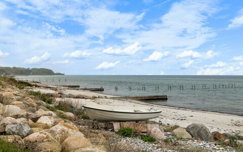 Andine - 250M from the Sea: Water, Body Of Water, Water Resources, Coast, Coastal And Oceanic Landforms, Rock, Horizon, Cloud, Shore, Sea
