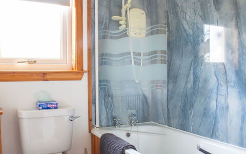 Tulum Bay: Plumbing Fixture, Bathroom, Plumbing, Bathtub, Tap, Sink, Curtain, Towel, Tile, Linens