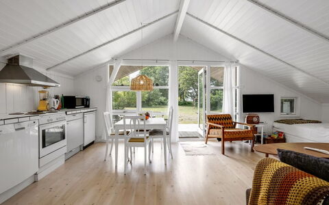 Nnykka - 125M from the Sea: Estate, Shade, Driveway, Farmhouse